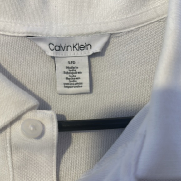 Calvin Klein 2 button ss polo shirt. Size large. 60%cotton & 40% polyester - Picture 2 of 4